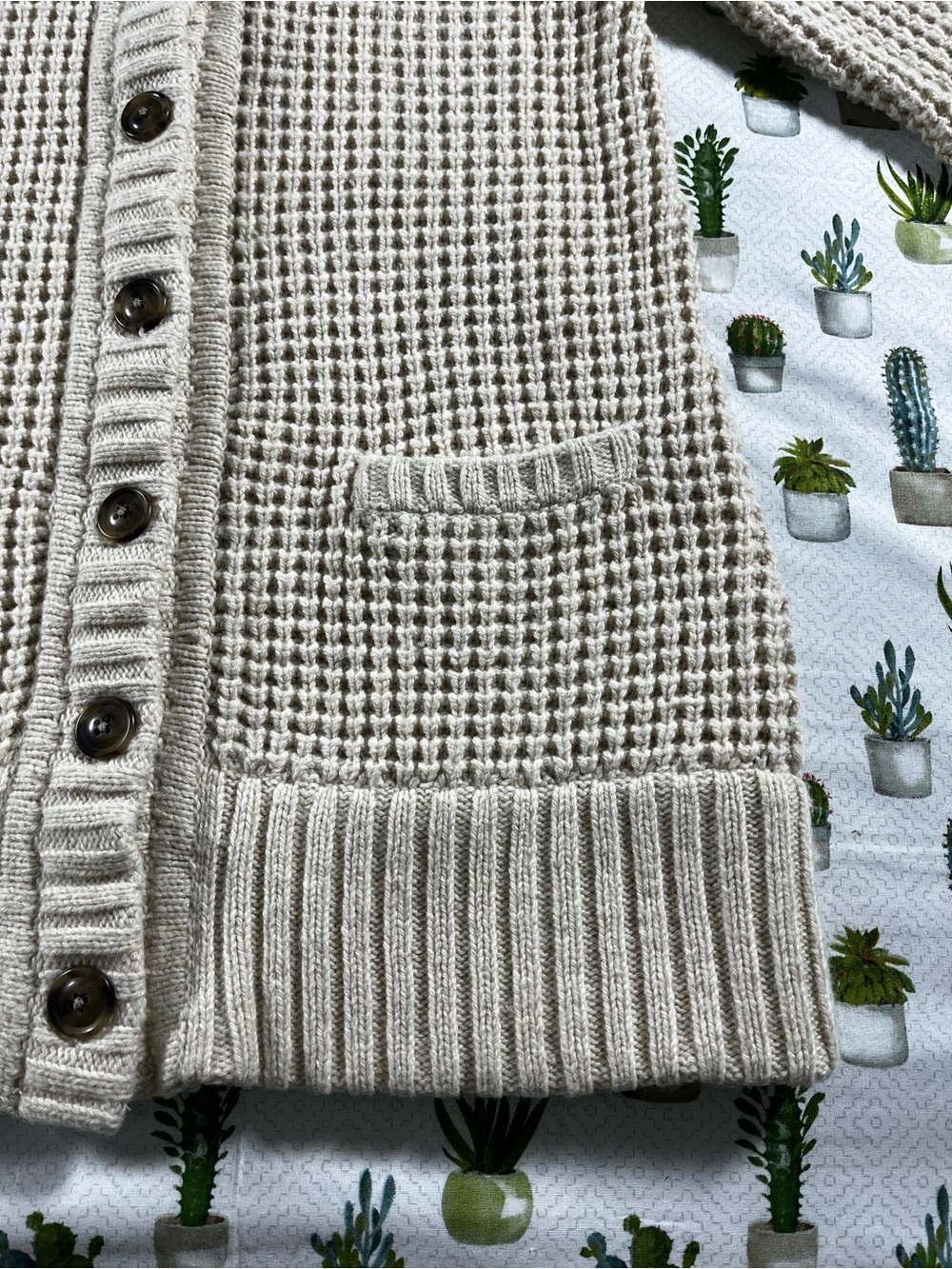 Aerie Large Knit Beige Button-Front Women's Sweater Cardigan Size Medium Pockets - Picture 3 of 14